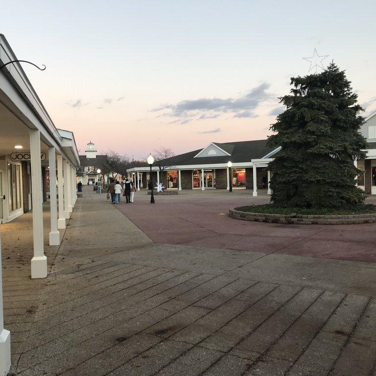 Shopping center renovation project